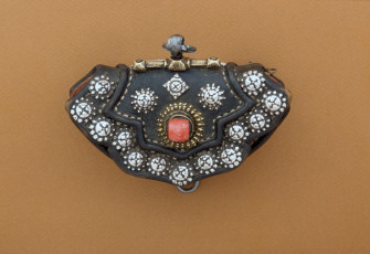 Tibetan Ornaments | Belt Ornament | Truus Daalder collection | Photo Jeremy Daalder