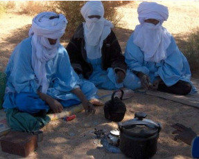 Ineka Hemmiga and the Tuareg | Camel men in the Hoggar region | Ineka Hemmiga