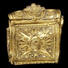 Etruscan Jewellery | Gold millegrain granulated bulla | Photo Lang Jewellery university