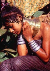 Kayan People | Ladhwi woman | Photo Barrie Brown