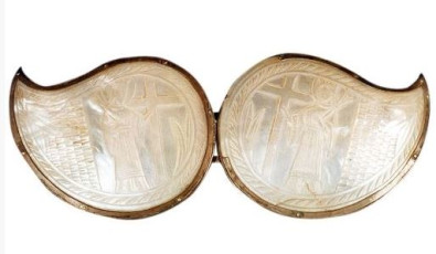 Silver-pafta-buckle-with-mother-of-pearl-panels-representing-Saint-Catherine.