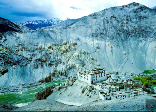 Ladakh Headdresses | Lumyalu monatery ladakh | Photo The Daalder Collection