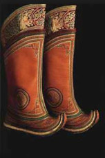 Mongolian clothing | Mongolian boots | source unknown