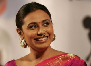 Bindi  | Rani Mukherjee At Pune Film Festival |Photo KMW news