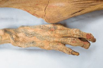 tattooed-hands