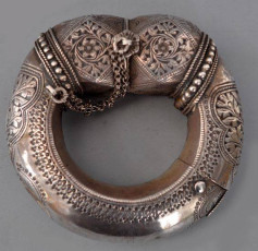 Silver-bracelet-Oman