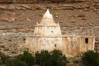 Shrine-in-the-Todhra-regionof-Morocco-Photo-Credit-Steve-Hoge
